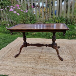 Antique Victorian BURR walnut Pie crust Coffee / Library table.