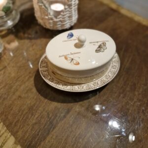 Pretty Vintage style WEDGEWOOD- SARAHS GARDEN- Butter Dish.