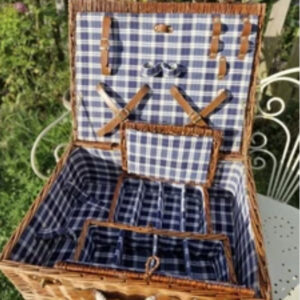 Wicker Hamper/Picnic Basket