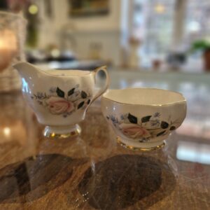 Queen Anne Pretty Jug & bowl set.