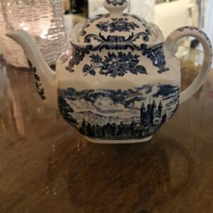Royal Homes of Britain Enoch Wedgwood Tunstall Teapot Blue and White